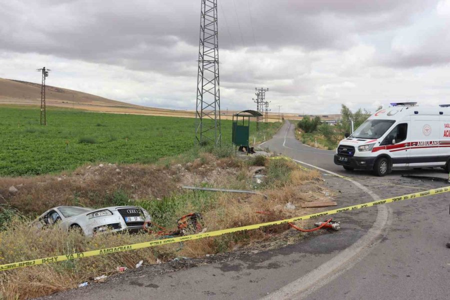 Otomobille Çarpışan Araç Sulama Kanalına Düştü: 1 Ölü, 3 Yaralı