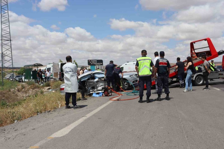 Otomobille Çarpışan Araç Sulama Kanalına Düştü: 1 Ölü, 3 Yaralı