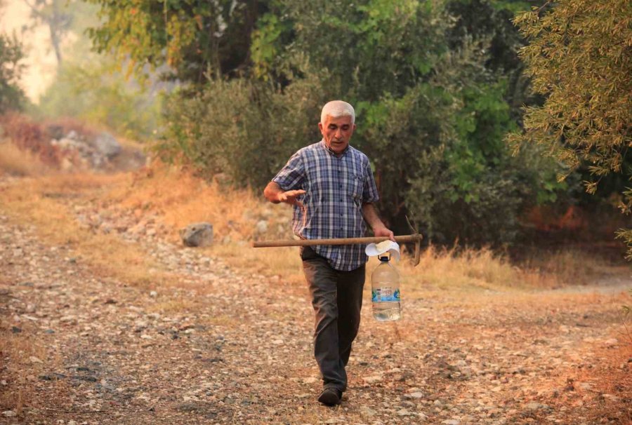 Antalya’daki Orman Yangınında 7 Ev Boşaltıldı