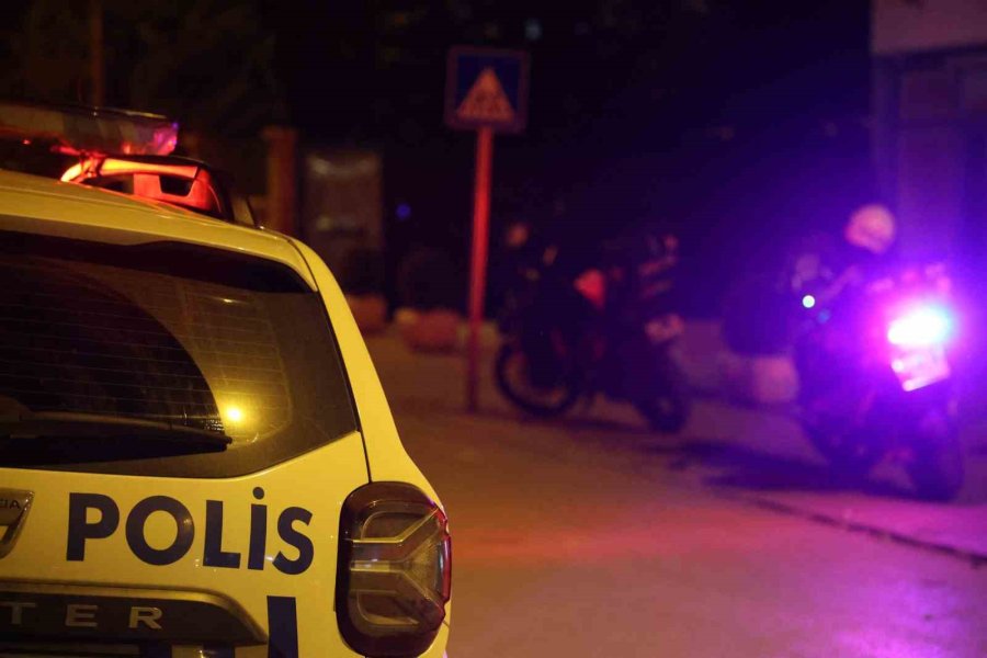 Tartıştığı Kişiyi Vurdu, Polise Ateş Açıp Kaçtı