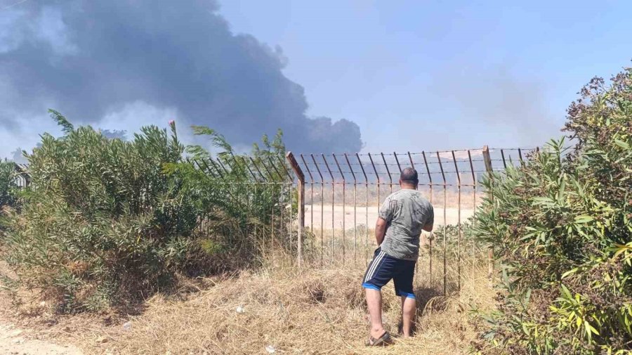 Mersin Silifke’de Liman Şantiyesinde Yangın, Ekipler Havadan Ve Karadan Müdahale Ediyor