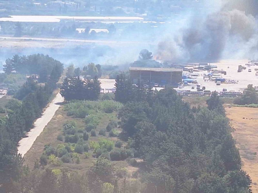 Mersin Silifke’de Liman Şantiyesinde Yangın, Ekipler Havadan Ve Karadan Müdahale Ediyor