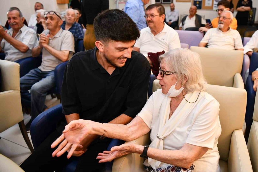 Gençlerle Deneyimli Vatandaşlar Gençlik Merkezi’nde Buluştu