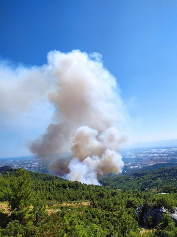 Antalya’da Orman Yangınına Havadan Ve Karadan Müdahale