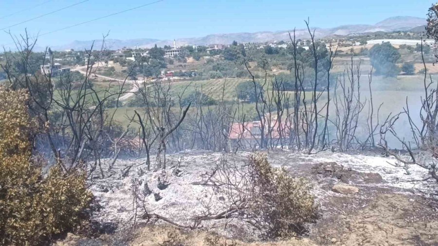 Anızlardan Makilik Alana Sıçrayan Yangın Yerleşim Yerlerine Ulaşmadan Söndürüldü