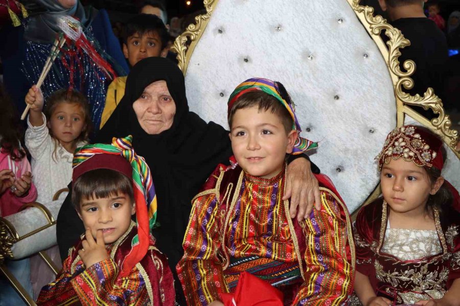 Şehidin Emaneti Şanlı Türk Bayrağını Torununa Verdi