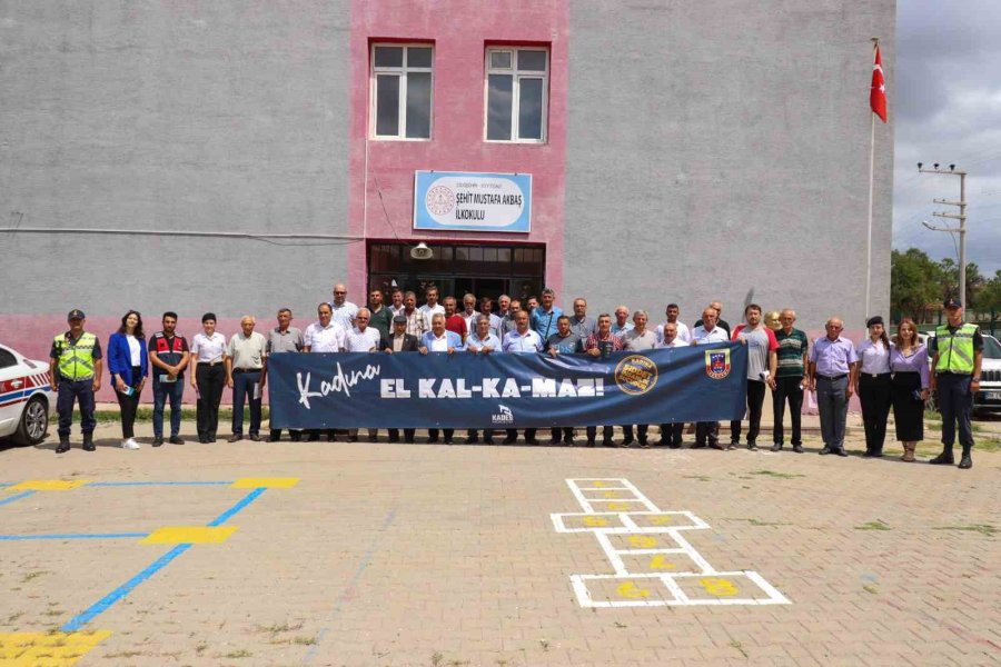 Seyitgazi İlçesindeki 50 Muhtara Kadına Yönelik Şiddetle Mücadele Semineri Verildi