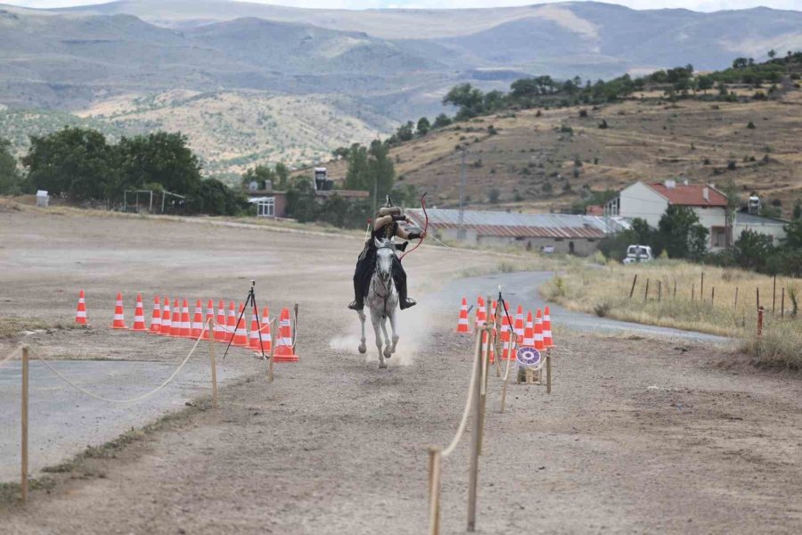 Talas’ta Atlı Okçuluk Heyecanı