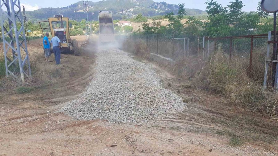 Tarsus’ta Köy Yolları İyileştiriliyor