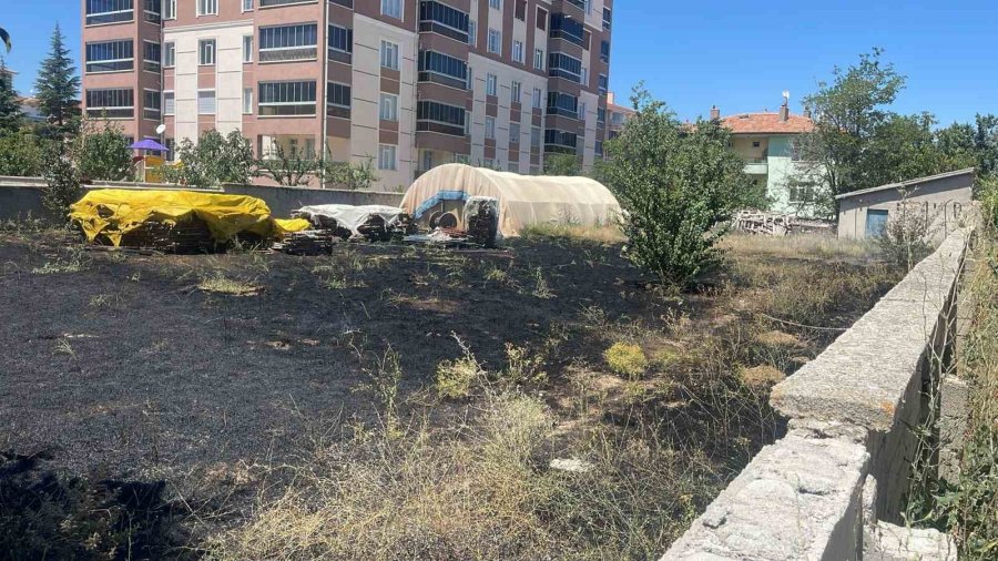 Kulu’da Kuru Ot Yangını Bahçedeki Malzemelere Zarar Verdi