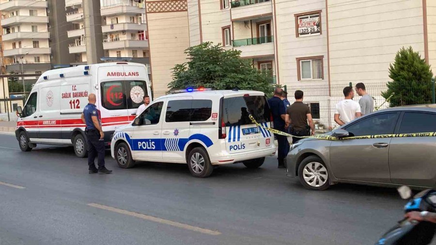 Kaldırımda Ceset Bulundu, Polis Cinayet Şüphesiyle Araştırma Başlattı