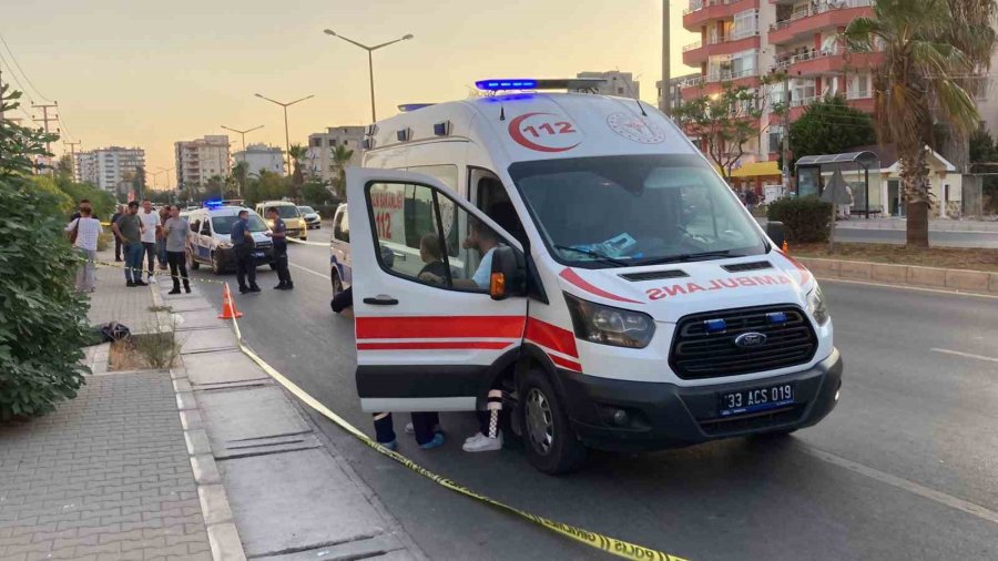 Kaldırımda Ceset Bulundu, Polis Cinayet Şüphesiyle Araştırma Başlattı