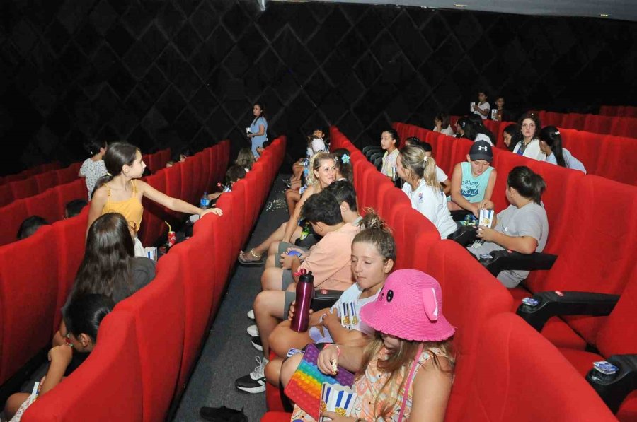 Kemer’de Geleceğin Müzisyenleri Ve Yelkencileri Cinemapink’te Buluştu