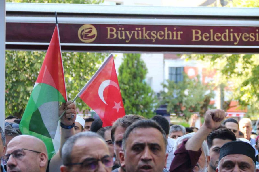 Vatandaşlar Ünlü Ve Haniye İçin Toplandı