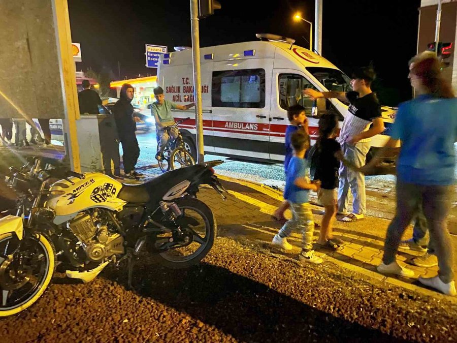 Ambulansla Motosiklet Çarpıştı: 1 Yaralı