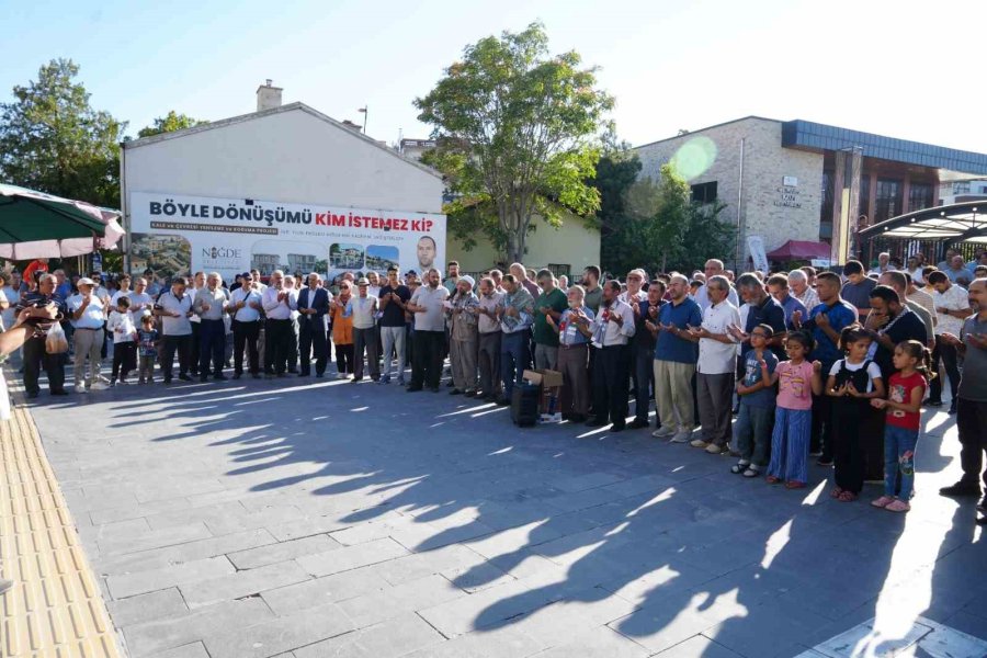 Kayseri Ve Niğde’de Vatandaşlar İsmail Haniye İçin Meydana İndi