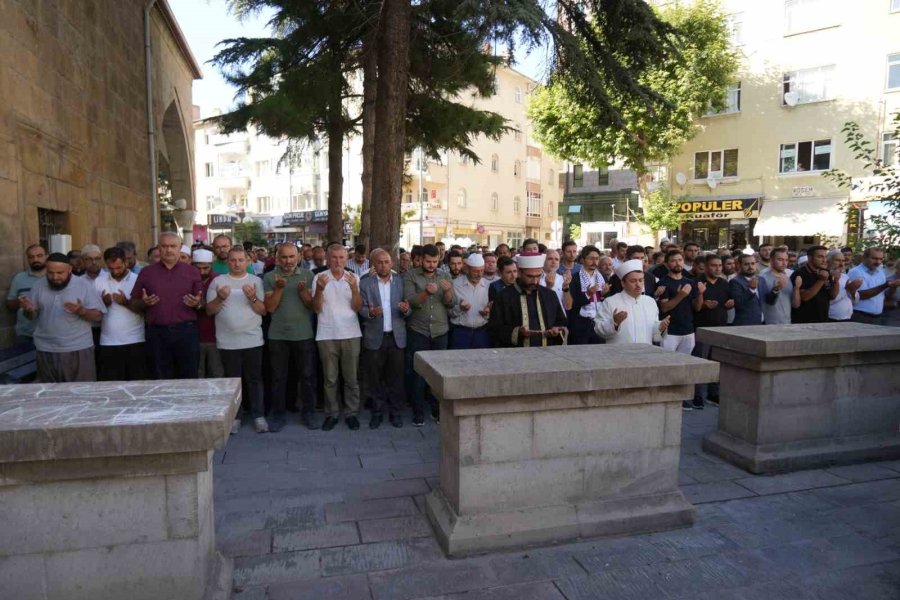 Kayseri Ve Niğde’de Vatandaşlar İsmail Haniye İçin Meydana İndi