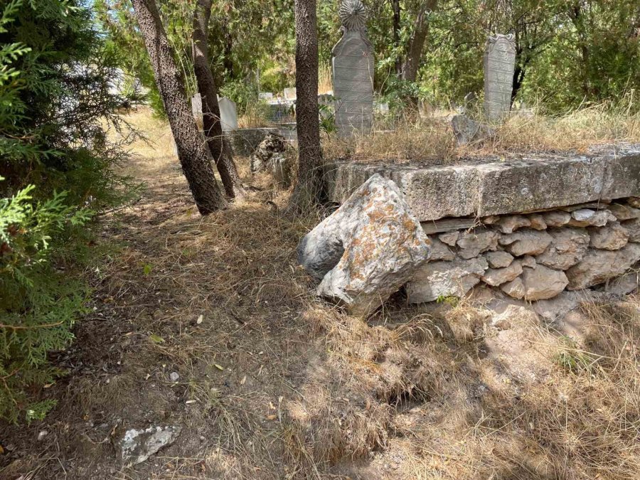 Odunpazarı Mezarlığında İhmalkârlık İddiası