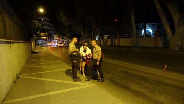 Motosikleti Polisin Üzerine Sürüp Kaçtı, Plakasına Sadece 2 Bin 196 Tl Ceza Yazılabildi