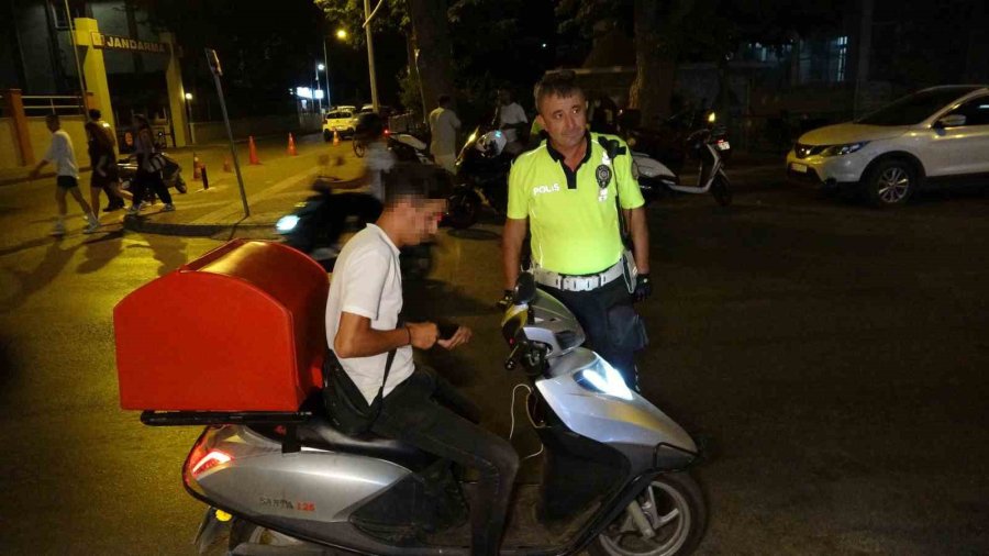 Motosikleti Polisin Üzerine Sürüp Kaçtı, Plakasına Sadece 2 Bin 196 Tl Ceza Yazılabildi