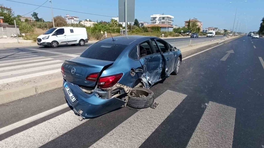 Otomobiller Çarpıştı, Sürücüler Birbirini Suçladı