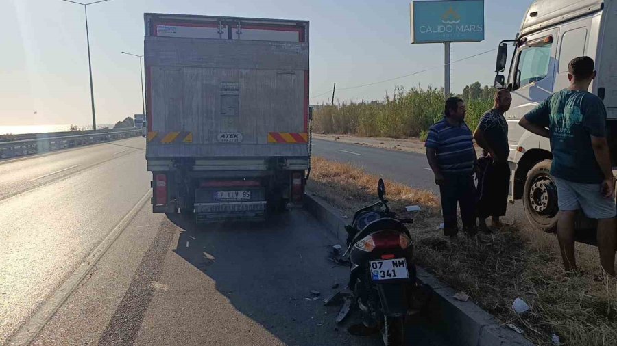 Kamyona Arkadan Çarpan Motosikletin Sürücüsü Yaralandı