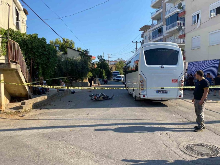 Midibüs İle Çarpışan Motosikletin 19 Yaşındaki Sürücüsü Hayatını Kaybetti