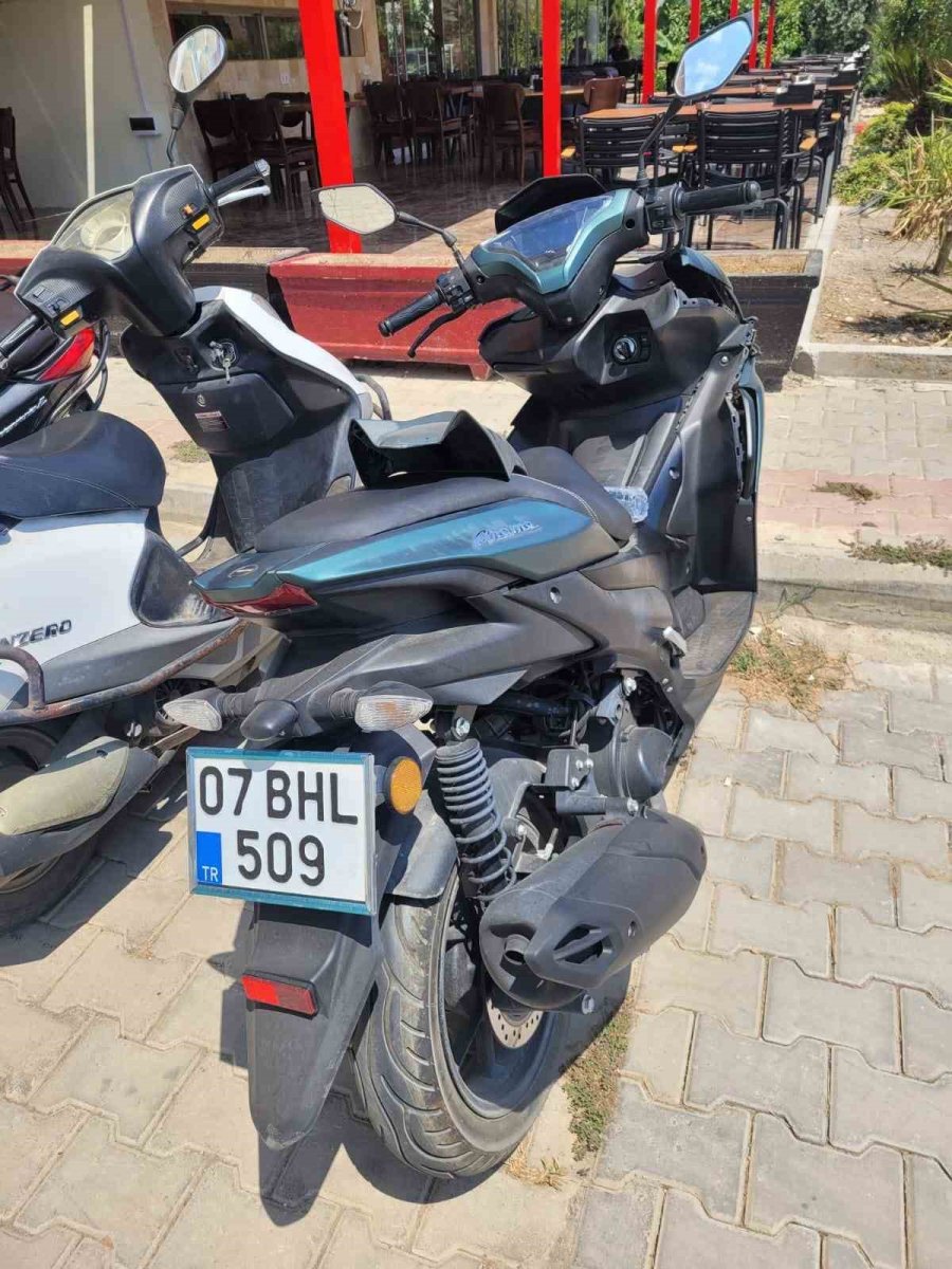 Hafif Ticari Araç İle Motosiklet Çarpıştı: 1 Yaralı