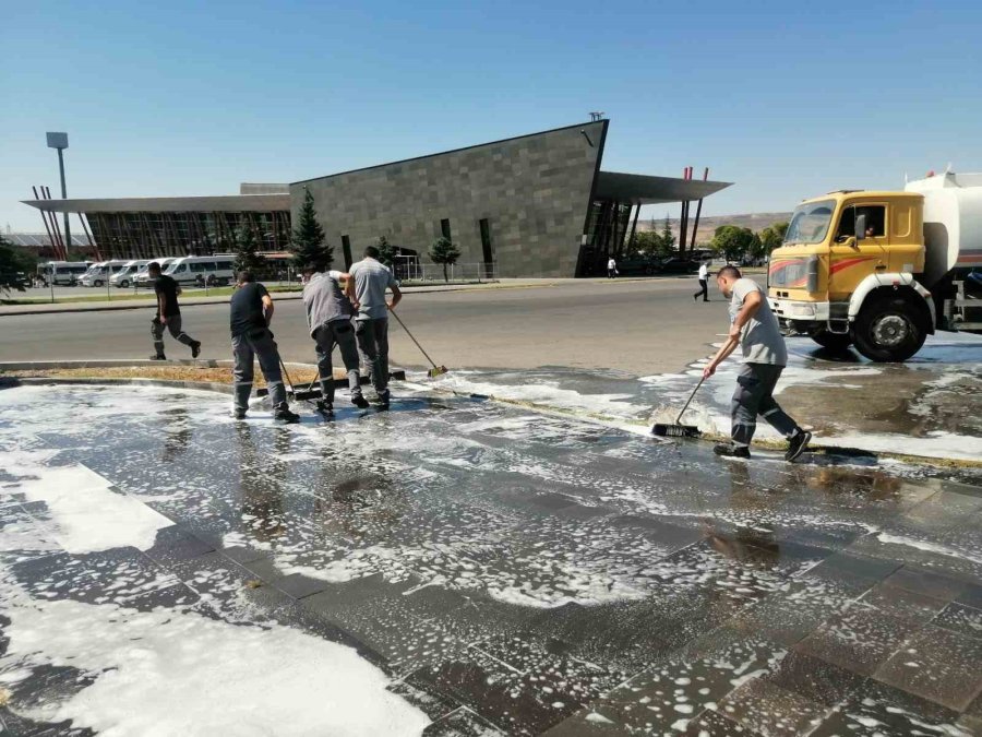 Büyükşehir’den Şehirlerarası Otobüs Terminali’nde Kapsamlı Temizlik