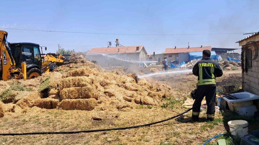 Karaman’da Çıkan Yangında 400 Saman Balyası Kül Oldu