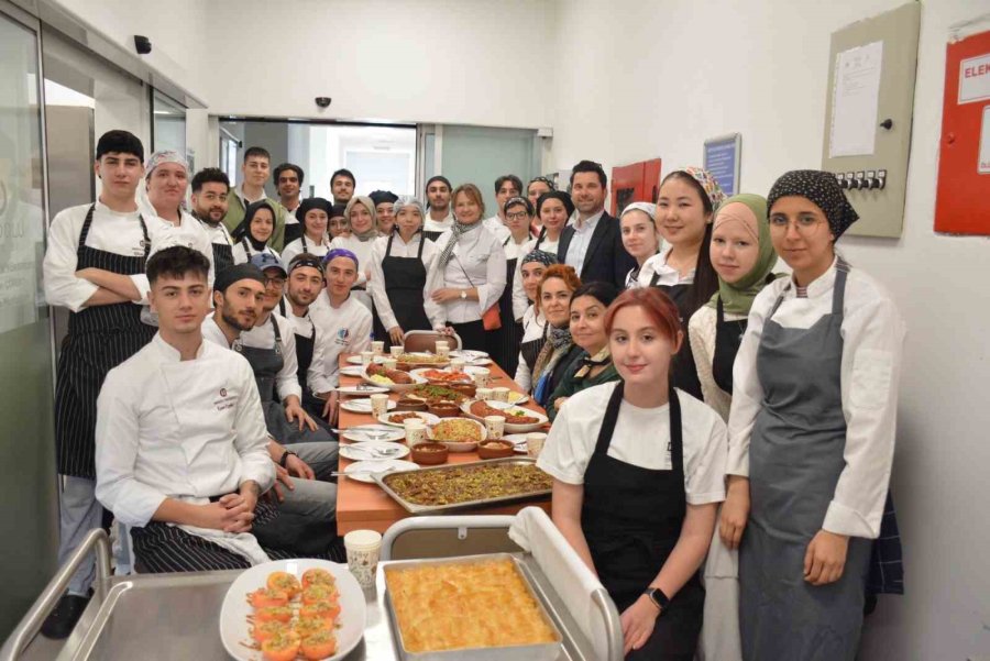 Anadolu Üniversitesi Emyo Mezun İstihdamında Başı Çekiyor