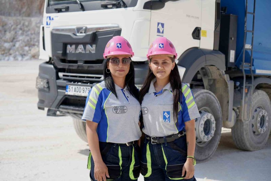 Hayallerinin Peşinden Giden İki Kadın Maden Ocağında Damperli Kamyon Şoförü Oldu