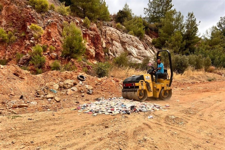 Alanya’da Binlerce Sahte Parfüm İmha Edildi