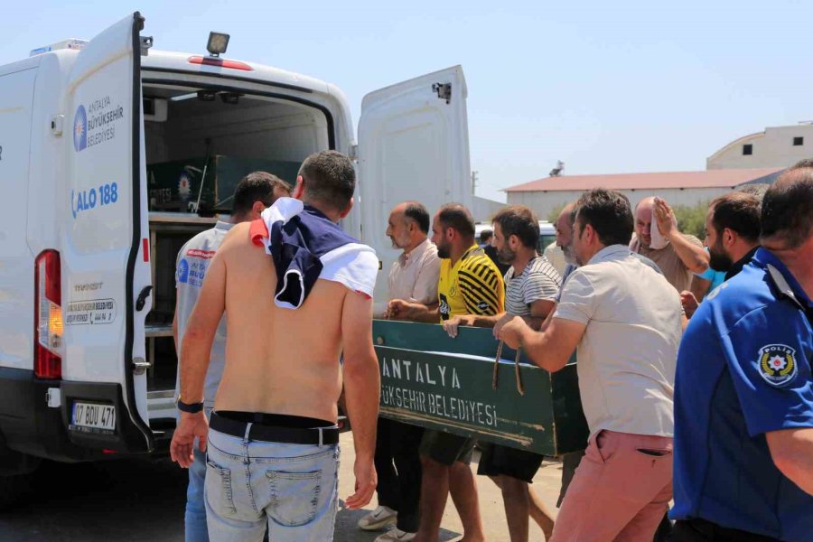 Oğlunu Trafik Kazasında Kaybeden Babanın Son Bakışı Yürekleri Sızlattı