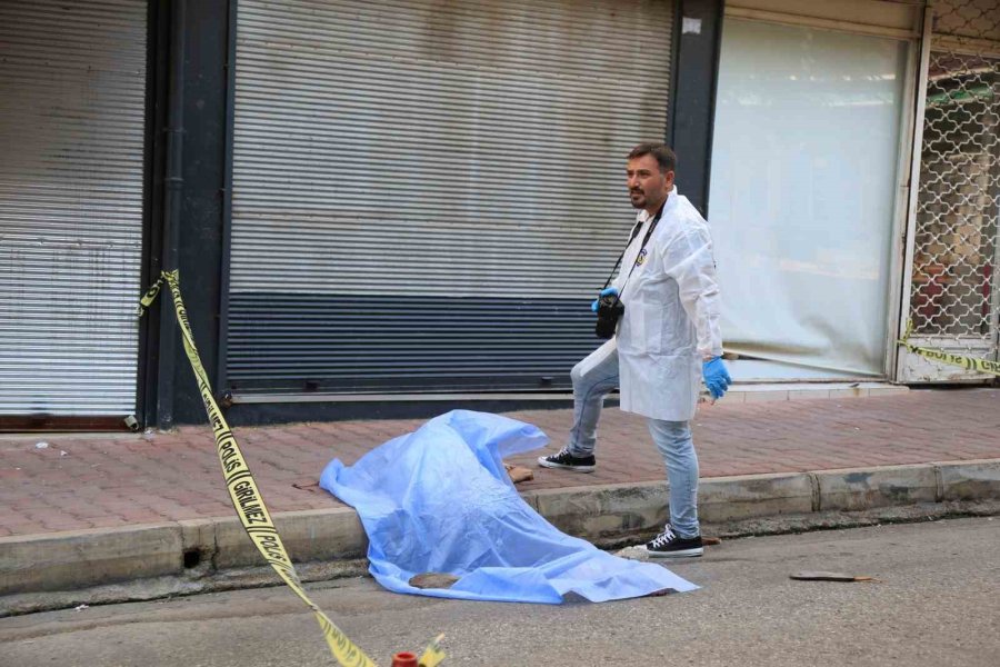 Genç Kadın Kaldırımda Ölü Bulundu, Çatıda Bulunan Mektup Olayın Seyrini Değiştirdi