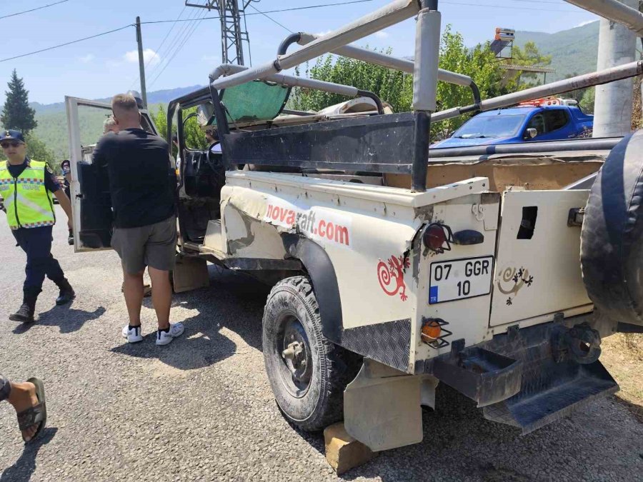 Antalya’da Safari Aracı İle Tur Minibüsü Çarpıştı: 5 Alman Turist Yaralı