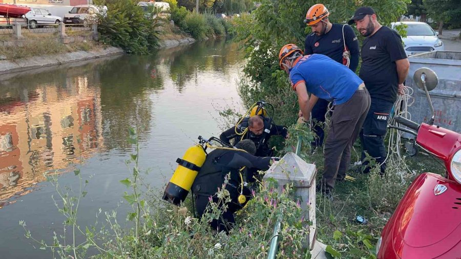 Sulama Kanalına Düşen Çocuğu Kurtardı, Kendi Kurtulamadı... Ölmeden Önceki Son Anları Kamerada