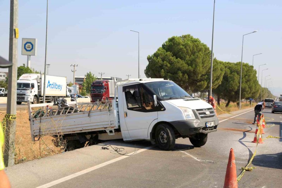 Kamyonetten Düşen Malzemeyi Almak İçin Geri Giderken Faciaya Sebep Oldu: 1 Ölü, 1 Yaralı