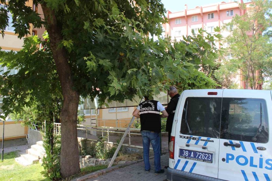 Kayseri’de 1 Saat Arayla Apartmandan Düşen 1’i Kadın 2 Kişi Ağır Yaralandı