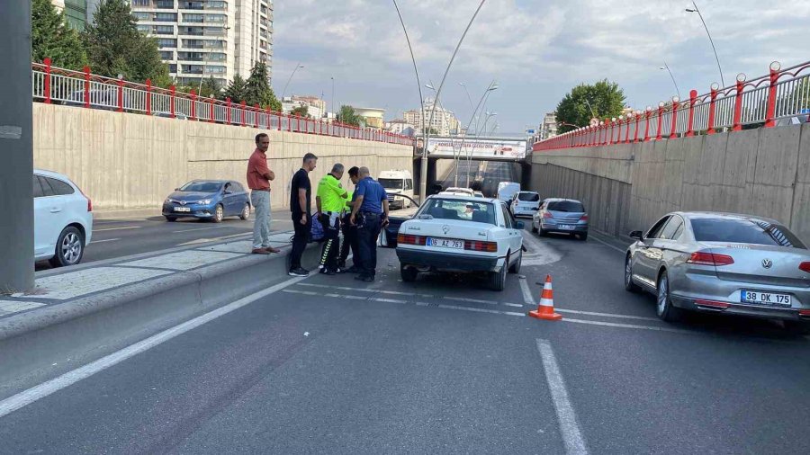 Kayseri’de Zincirleme Kaza: 3 Otomobil Birbirine Girdi