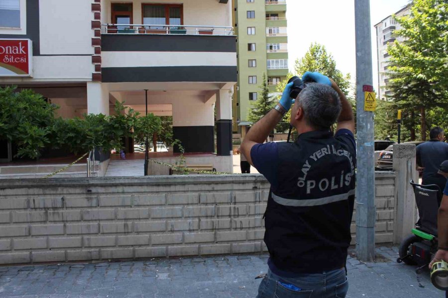 Kayseri’de 1 Saat Arayla Apartmandan Düşen 1’i Kadın 2 Kişi Ağır Yaralandı