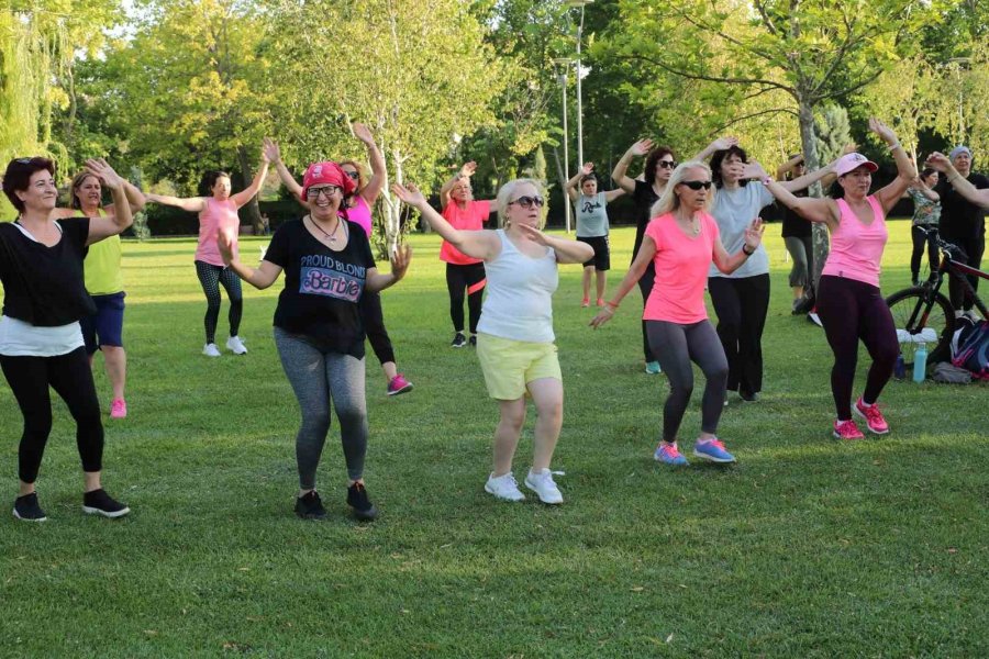 Odunpazarı’nda Kadınlar Parklarda Spora Büyük İlgi Gösteriyor