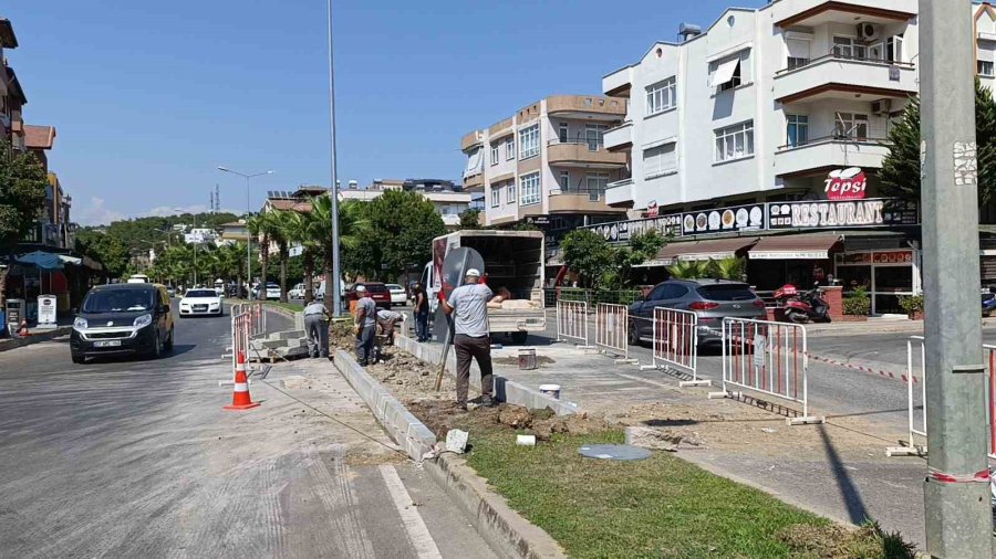 Yaşanan Kazalarla Ün Salan Kavşak Belediye Ekiplerince Kapatıldı