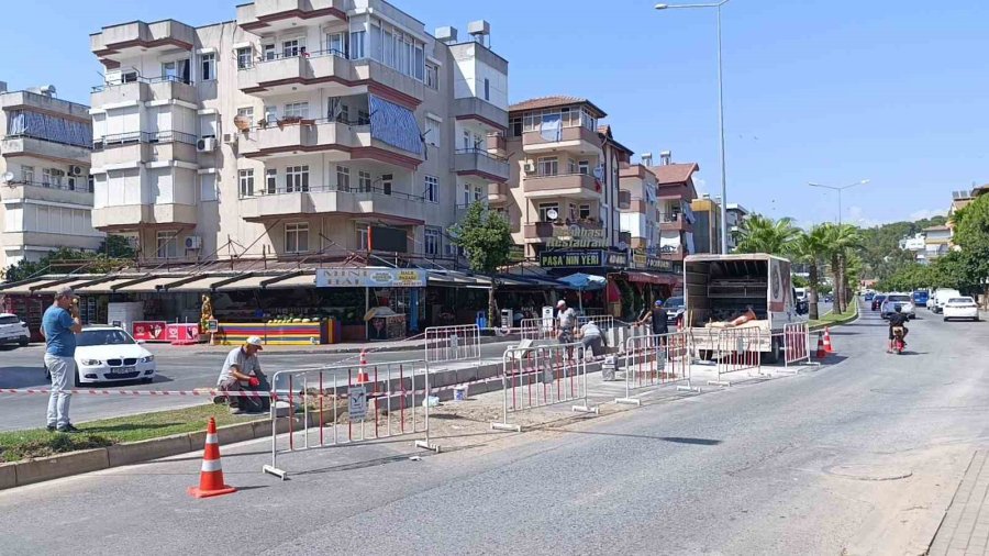 Yaşanan Kazalarla Ün Salan Kavşak Belediye Ekiplerince Kapatıldı