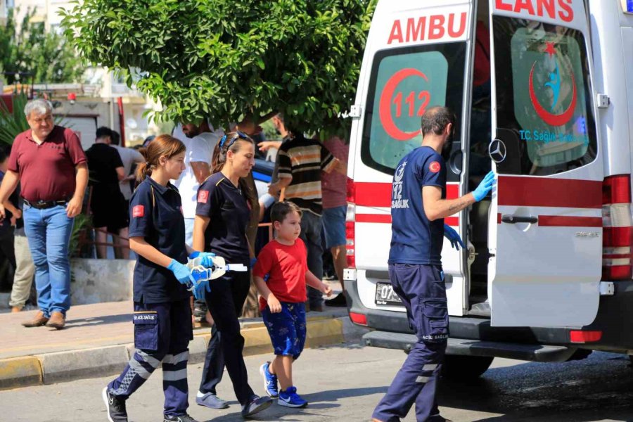 Takla Atan Araçtan Burnu Bile Kanamadan Çıktılar