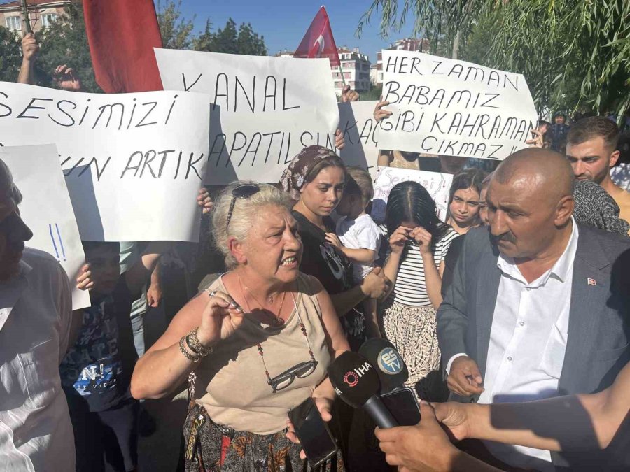 Eskişehir’de Kanala Düşen Çocuğu Kurtarmak İsterken Ölen Adamın Ailesinin Kanal İsyanı