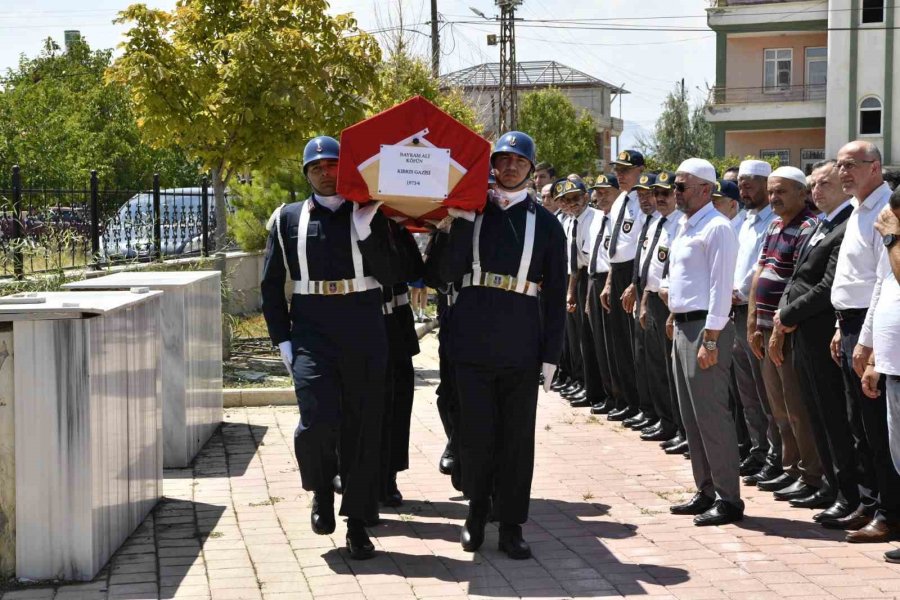 Kıbrıs Gazisi Askeri Törenle Son Yolculuğuna Uğurlandı