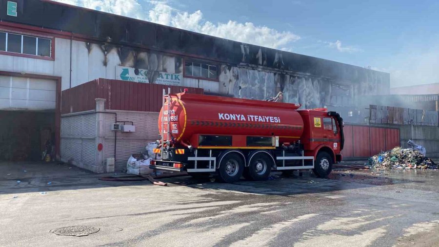 Konya’da Yanan Fabrikada Soğutma Ve Temizleme Çalışmaları Sürüyor