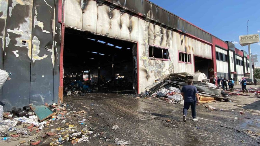 Konya’da Yanan Fabrikada Soğutma Ve Temizleme Çalışmaları Sürüyor