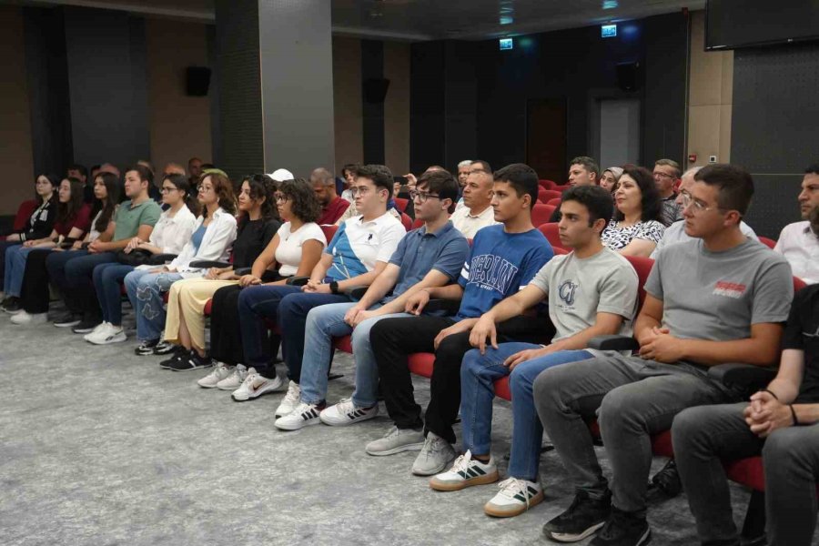 Niğde’de Yks’de İlk Bine Giren Öğrenciler Ödüllendirildi